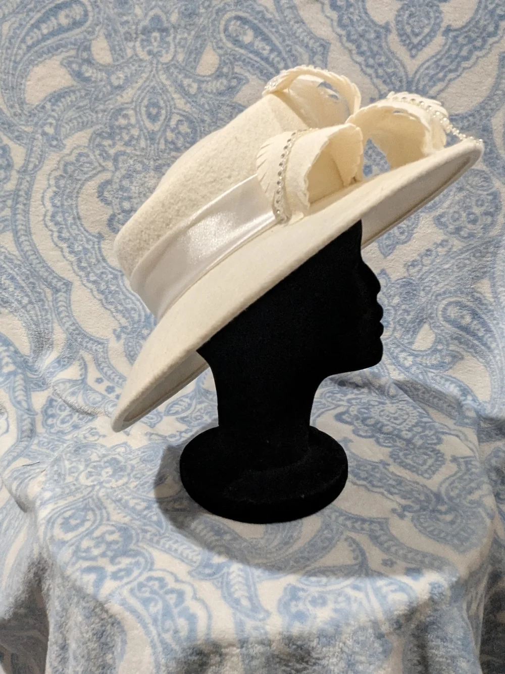 Elegant Women's Cream Wide-Brim Hat with Satin Band